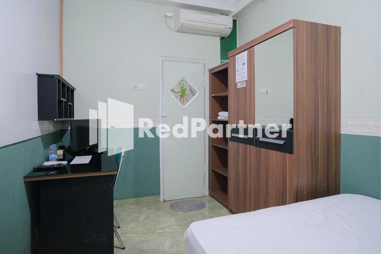 Pondok Hijau Syariah Mitra Reddoorz At Citraland Surabaya Exterior photo