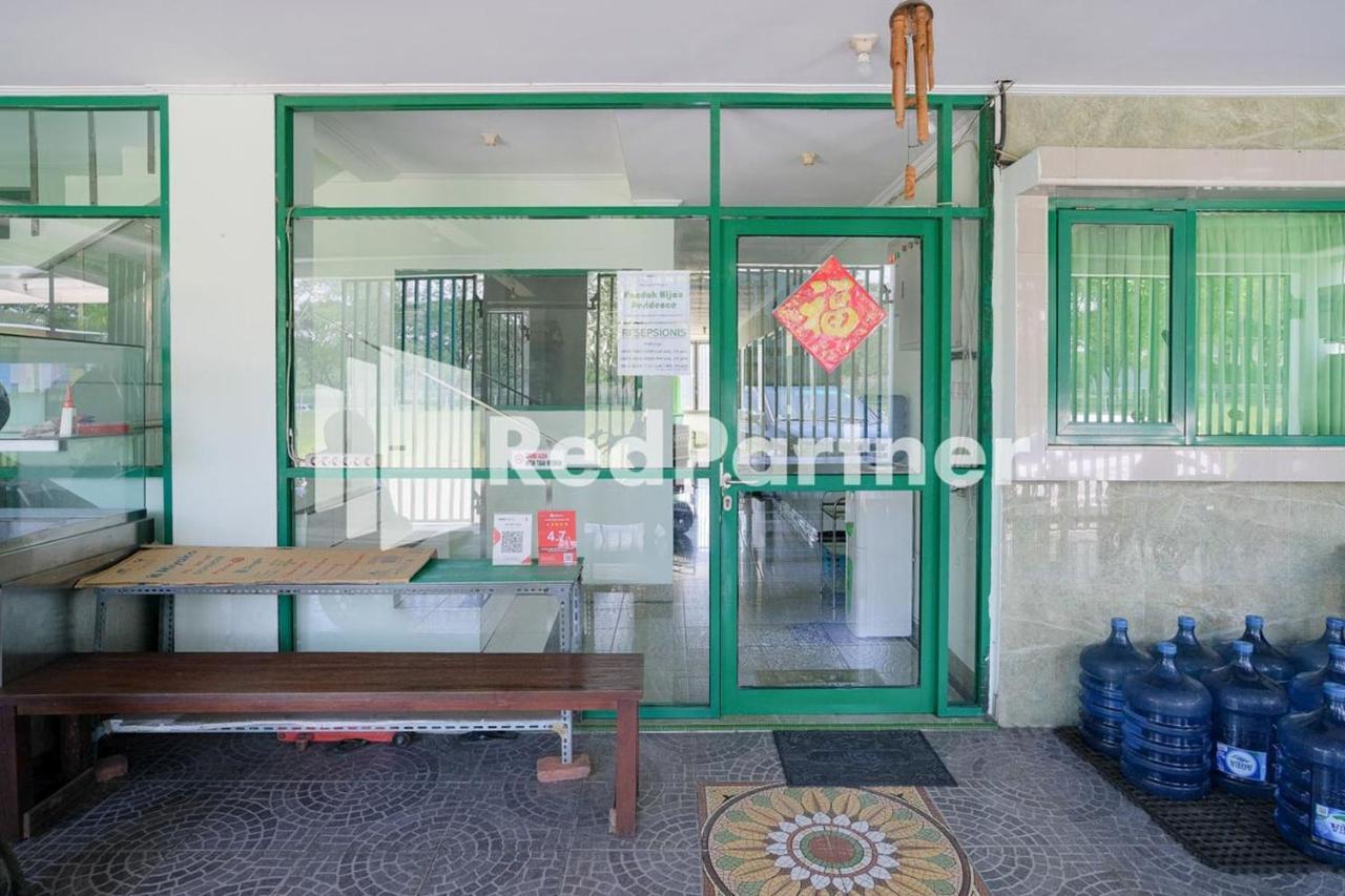 Pondok Hijau Syariah Mitra Reddoorz At Citraland Surabaya Exterior photo